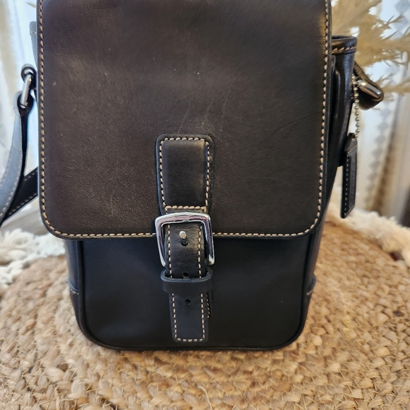Vintage Coach Camera Crossbody - Picture 2 of 8